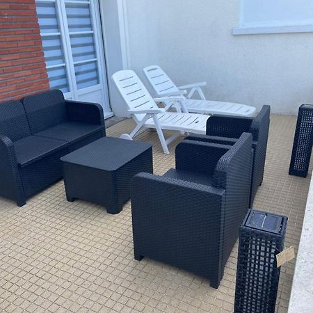 Appart Avec Terrasse Proche Plage - Classe 2 Etoiles キュク エクステリア 写真